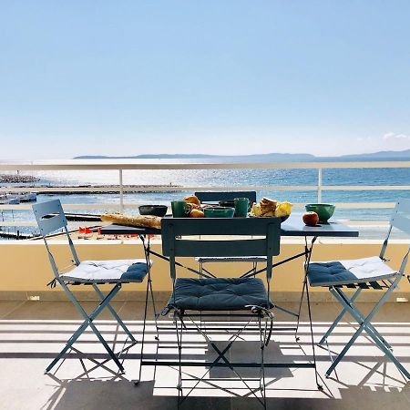 T3 Front De Mer Dernier Etage Vue Mer Petit Havre De Paix Pour Vos Vacances Emplacement Unique Vue Mer Panoramique A 180 Degres Pour Ce T3 En Face De La Plage Front De Mer Vue Sur Les Iles 5 Et Dernier Etage Avec Ascenseur Le Lavandou Exterior photo
