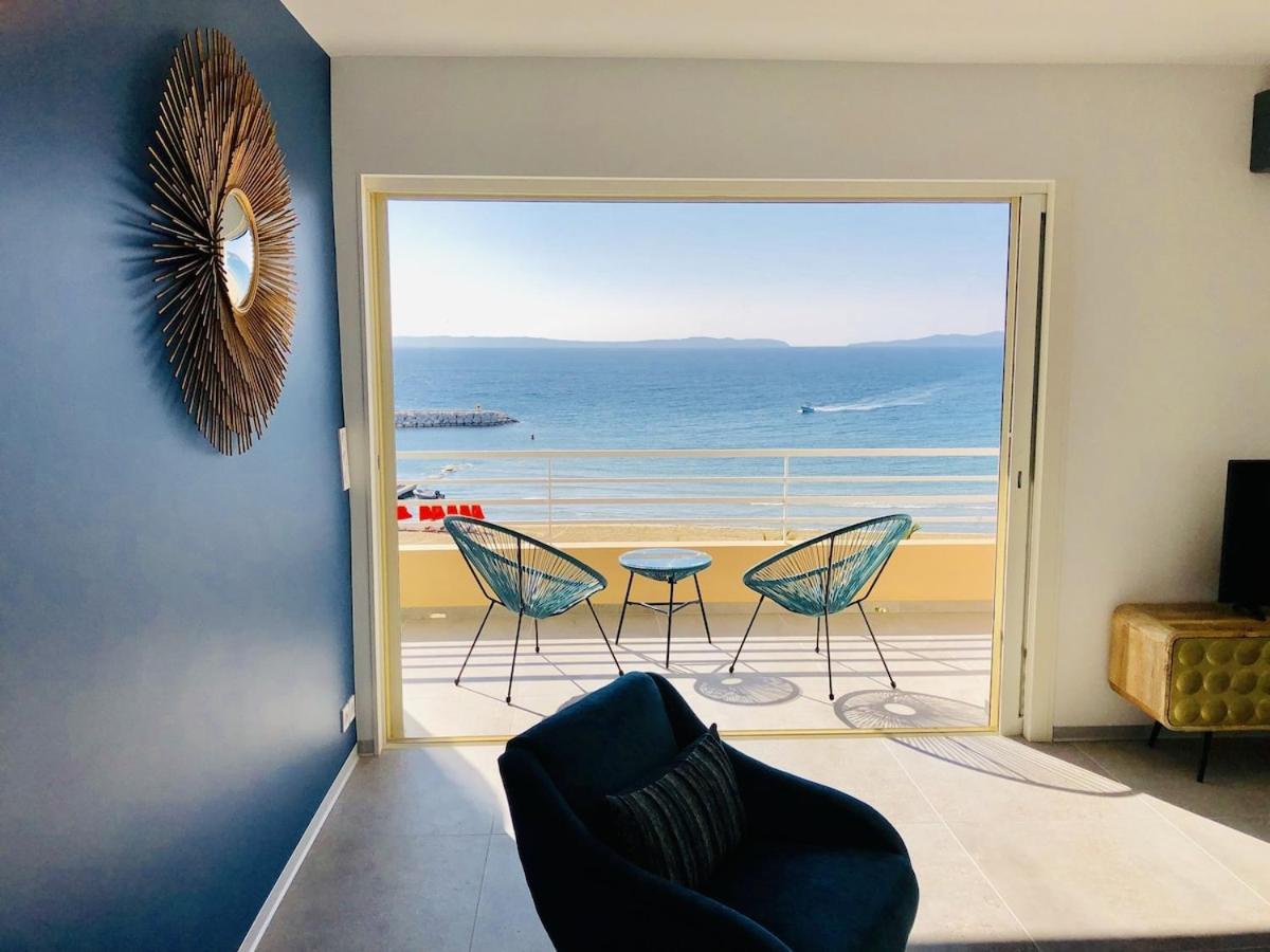 T3 Front De Mer Dernier Etage Vue Mer Petit Havre De Paix Pour Vos Vacances Emplacement Unique Vue Mer Panoramique A 180 Degres Pour Ce T3 En Face De La Plage Front De Mer Vue Sur Les Iles 5 Et Dernier Etage Avec Ascenseur Le Lavandou Exterior photo